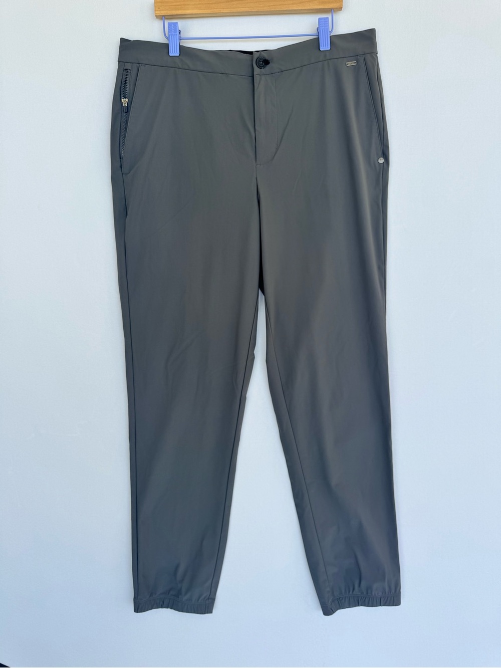 Vuori Men's Jogger Pants in Slate Gray - Picture 8 of 9